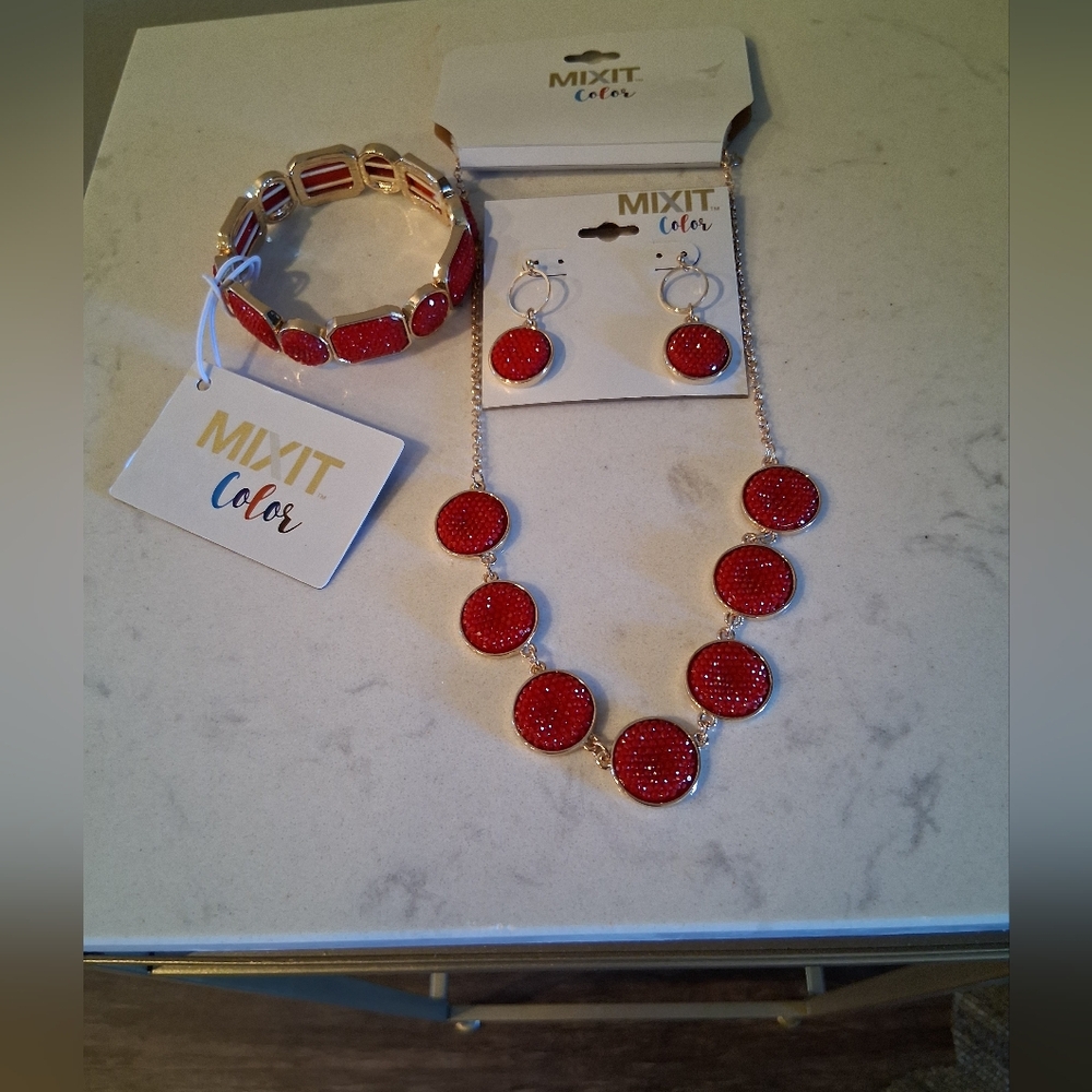 3 Piece Red and Goldtone Jewelry Ensemble - Picture 2 of 6